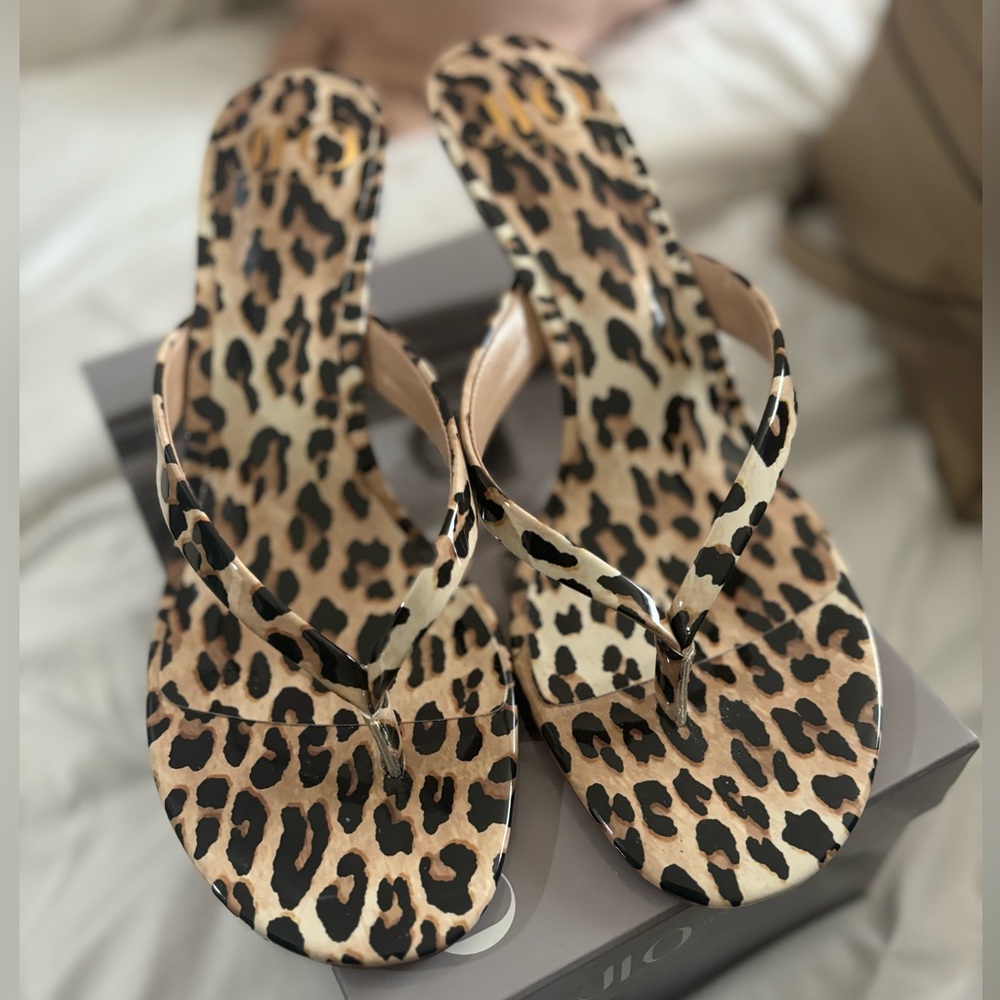 JLo Inez Leopard Print kitten Heeled Thong Sandals. 9.5. - Picture 2 of 9